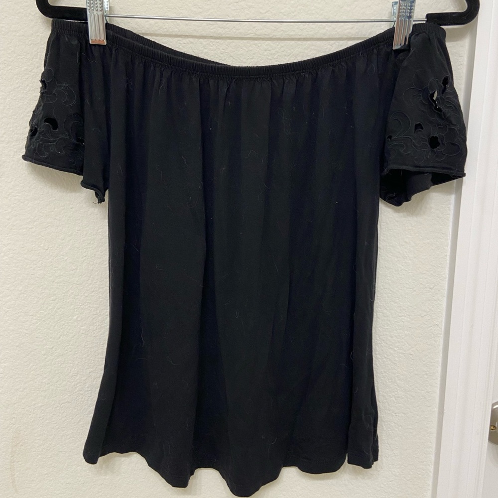 Off-the-shoulder top